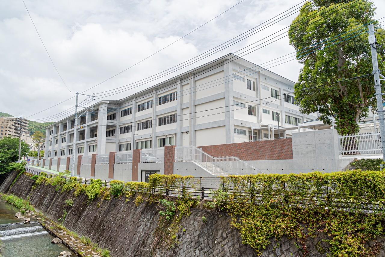 小学校　長崎市立伊良林小学校（小学校）まで745m