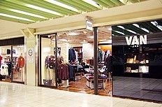 ショッピングセンター　VANエスカ名古屋（ショッピングセンター）まで850m