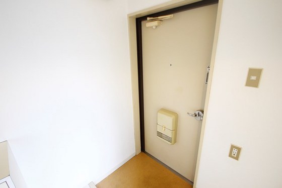 玄関　※別号室のお写真となります。