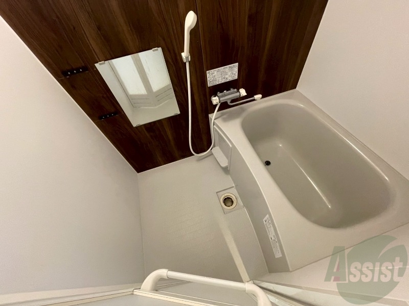 バス・シャワールーム　お風呂になります。一日の疲れを癒してくださいね。