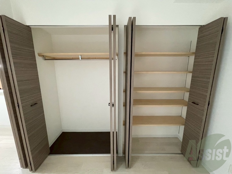 収納　クローゼットは奥行きもあり、荷物が多い方でも安心です。