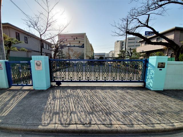 小学校　名古屋市立穂波小学校（小学校）まで976m