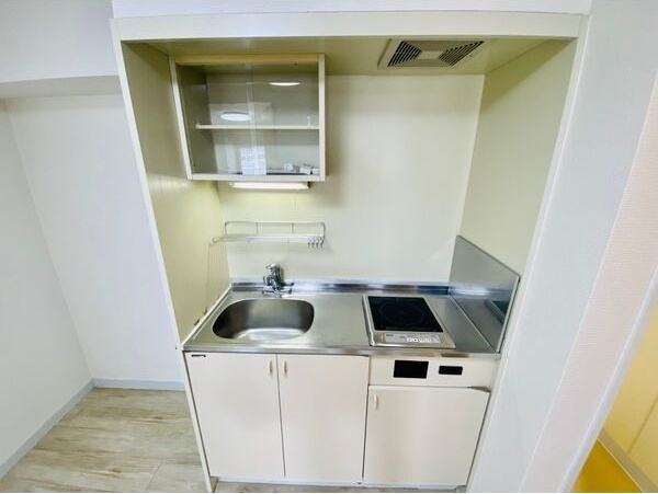 キッチン　※写真は同じマンションの違う部屋のものになります。