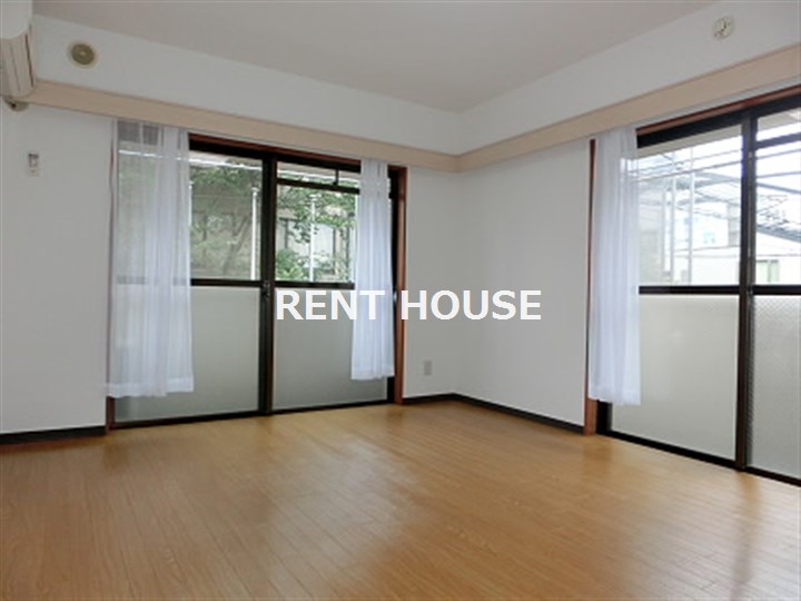 居室・リビング　写真は別号室になります