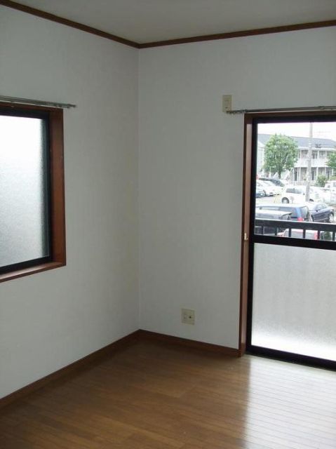 居室・リビング　別号室参考写真です