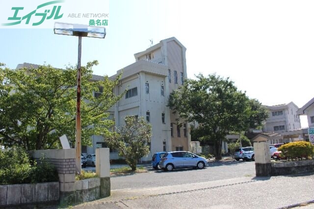 小学校　桑名市立藤が丘小学校（小学校）まで777m