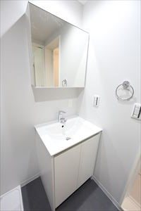 洗面設備　脱衣所　独立洗面台（シャンプードレッサー付）