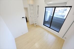 居室・リビング　洋室5.8帖　ロフト5.2帖（収納でも使えます）