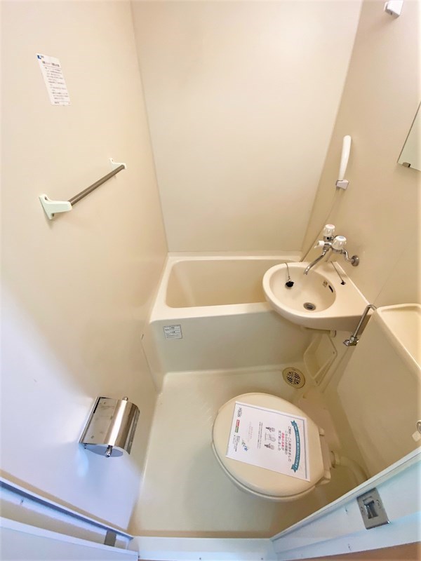 バス・シャワールーム　お掃除が簡単な3点式ユニットバス！です