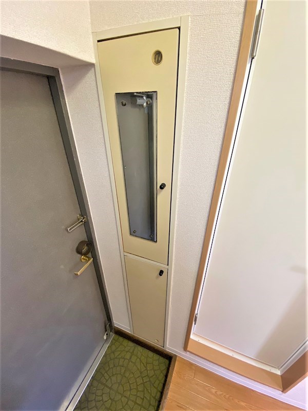 収納　シューズボックスは便利な鏡つきです