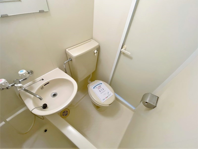 トイレ　お好みのシャワーカーテンで気分一新♪も可能ですね