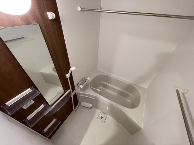 バス・シャワールーム　同物件別部屋写真