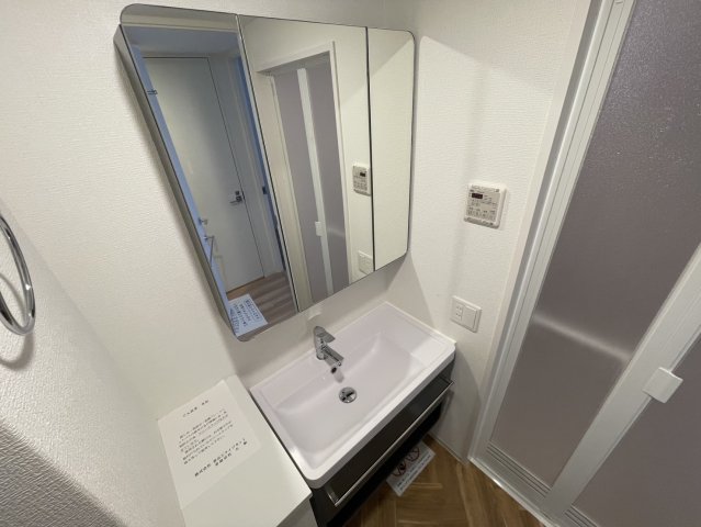 洗面設備　同物件別部屋写真
