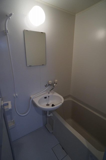 バス・シャワールーム　※同建物・別物件の写真です