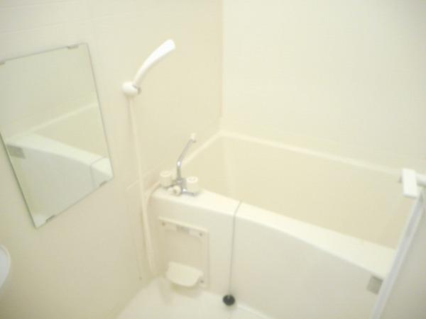バス・シャワールーム　キレイにリフォームされています！