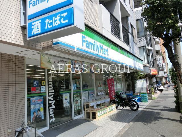 コンビニ　ファミリーマート上馬交差点前店（コンビニ）まで253m