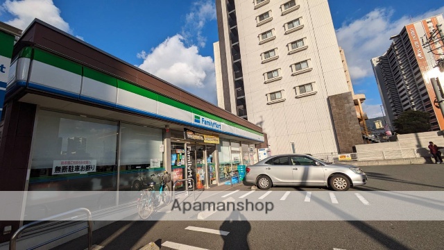 コンビニ　ファミリーマート（コンビニ）まで70m