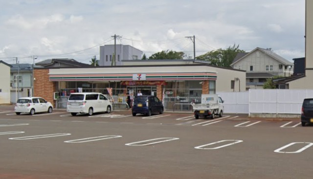コンビニ　セブンイレブン上越本町1丁目店（コンビニ）まで987m
