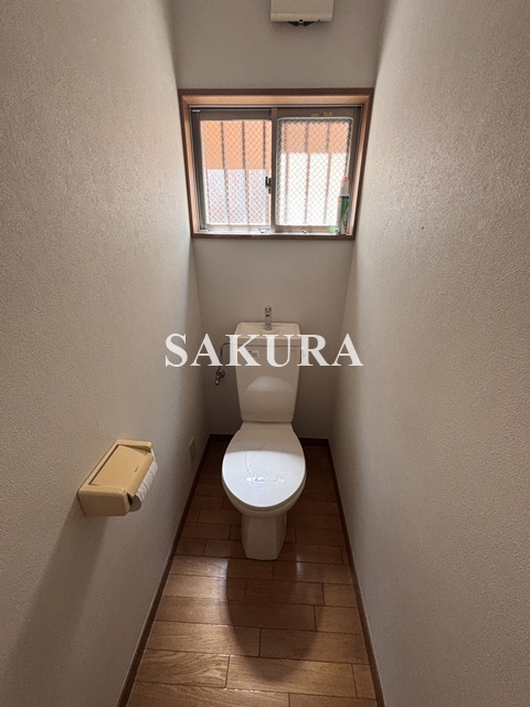 トイレ　落ち着いた色調のトイレです♪