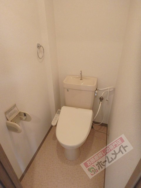 トイレ　温水洗浄便座付き♪