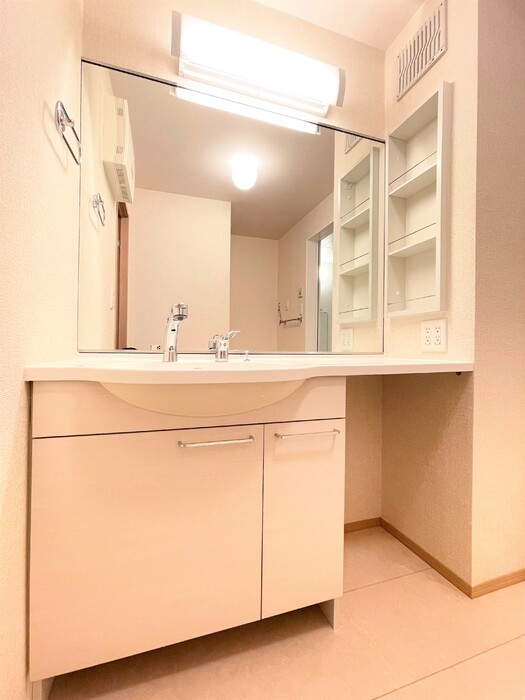 洗面設備　シャワー付き洗面台