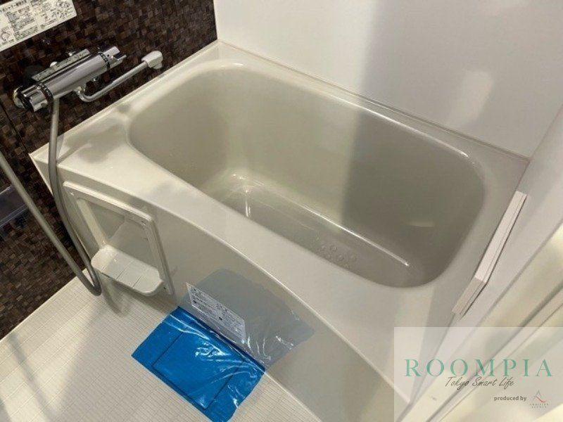 バス・シャワールーム　※同タイプの別のお部屋です。