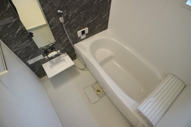 バス・シャワールーム　追い焚き・浴室乾燥機付き！