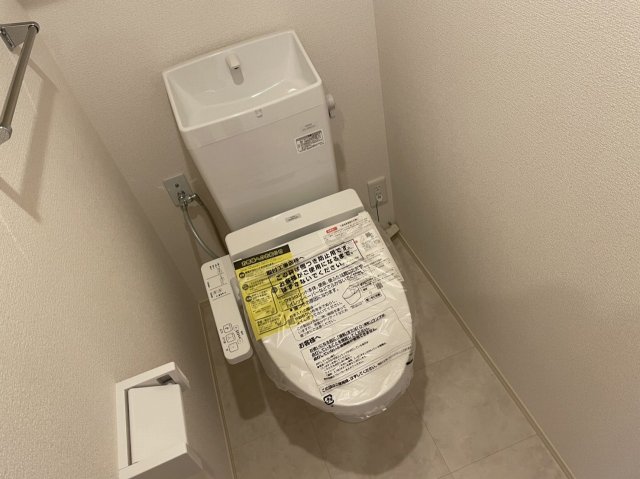 トイレ　温水専横便座付き♪