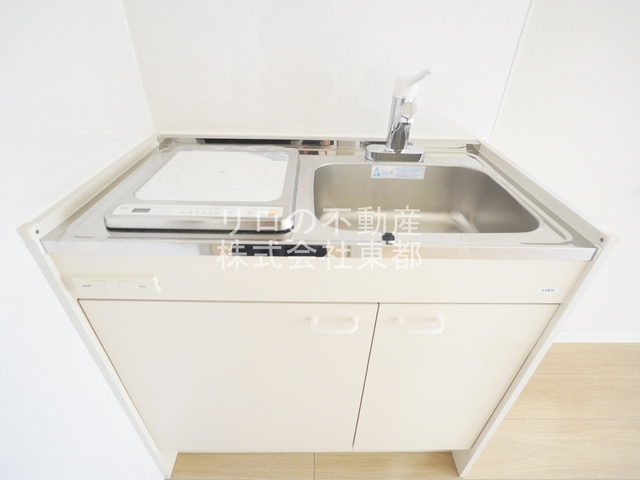 キッチン　ガスより火傷や火災のリスクが低いＩＨクッキングヒーター付！