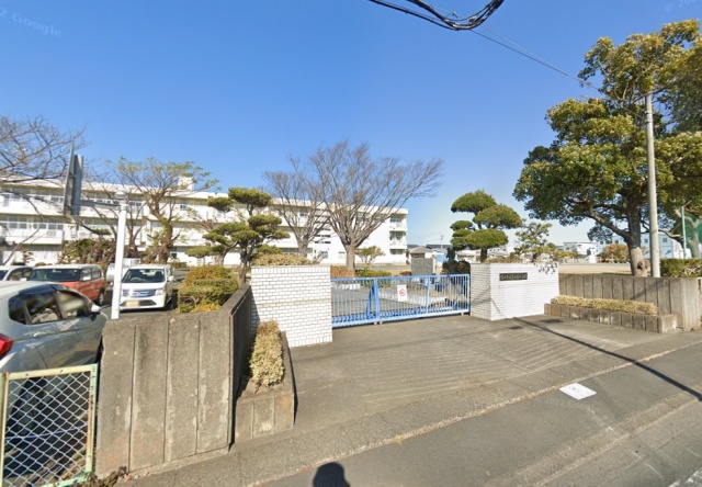 小学校　磐田市立磐田南小学校（小学校）まで2000m