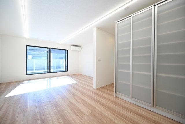 居室・リビング　こちらの居間で趣味の時間をお楽しみください