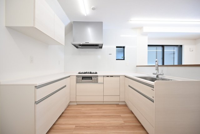 キッチン　コンパクトなキッチンで掃除もラクラク