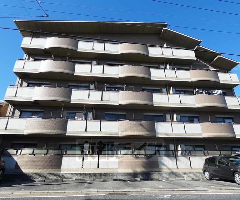 建物外観　存在感たっぷりの外観