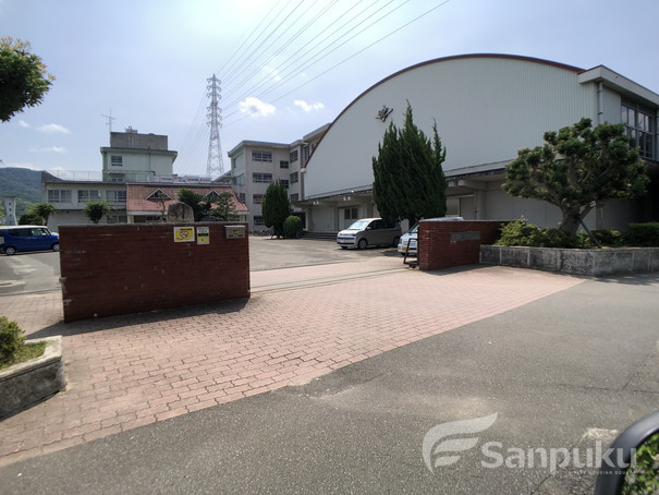 小学校　北久米小学校（小学校）まで702m