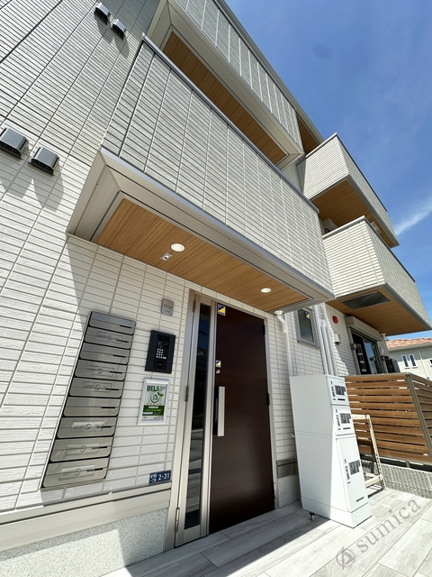 エントランス　オートロックと防犯カメラ完備で部外者はシャットアウト♪♪