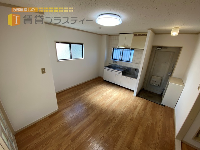 居室・リビング　リビングも２面採光で風通しの良いお部屋です。