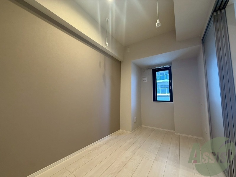 その他部屋・スペース　寝室は５．１帖の洋室です。セミダブルサイズは置けます。