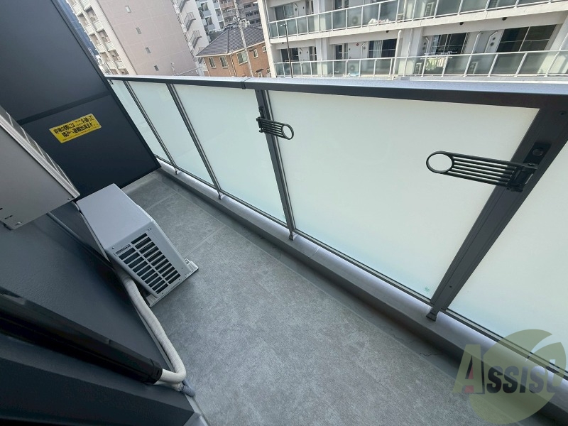 バルコニー　バルコニーは長さも幅もちょうどいい広さですね。