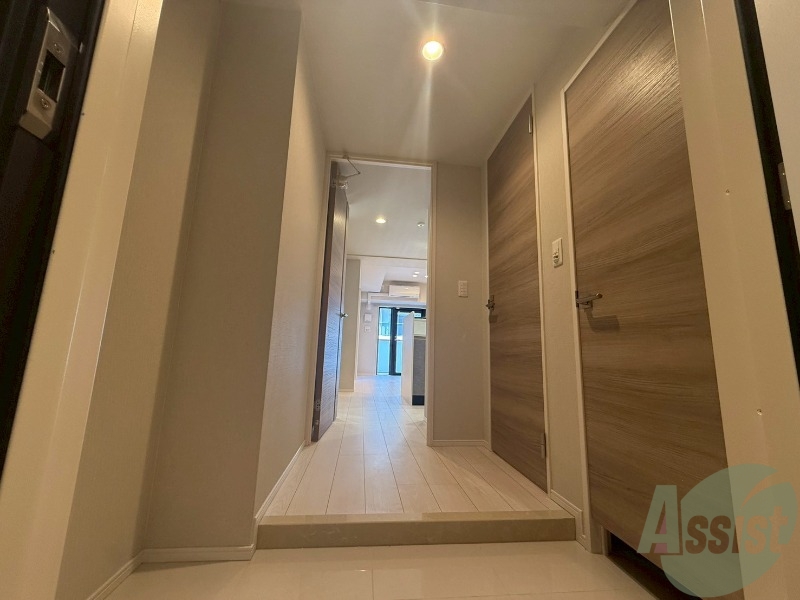 玄関　玄関から撮影しました。お部屋の明るさも伝わりますね。