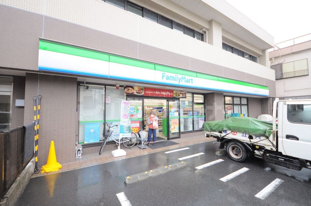 コンビニ　ファミリーマート足立宮城一丁目店（コンビニ）まで150m