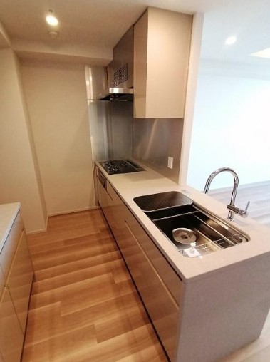 キッチン　コンパクトなキッチンで掃除もラクラク