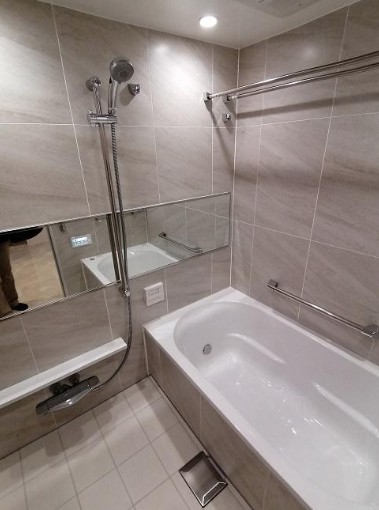 バス・シャワールーム　コンパクトで使いやすいお風呂です