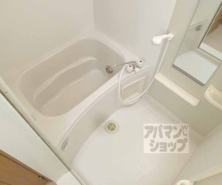 バス・シャワールーム　立派なお風呂です。