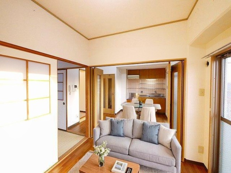 居室・リビング　CGで家具等を配置したもので家具等は含まれません