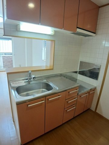 キッチン　コンパクトなキッチンで掃除もラクラク