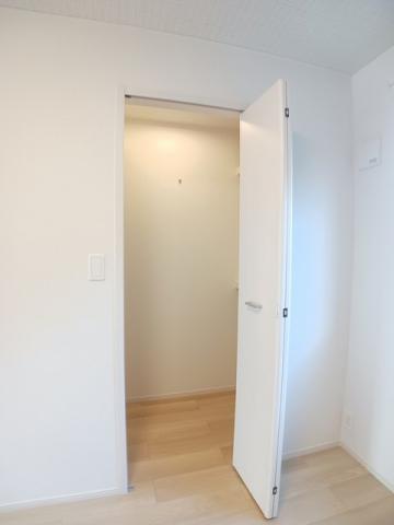 収納　※同タイプ部屋の写真です。