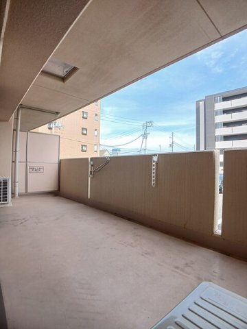 バルコニー　開放的で明るい空間を演出してくれるバルコニーです