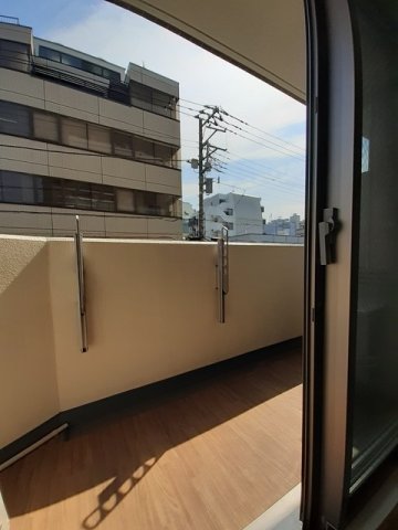 バルコニー　お洗濯にも便利なバルコニー付き