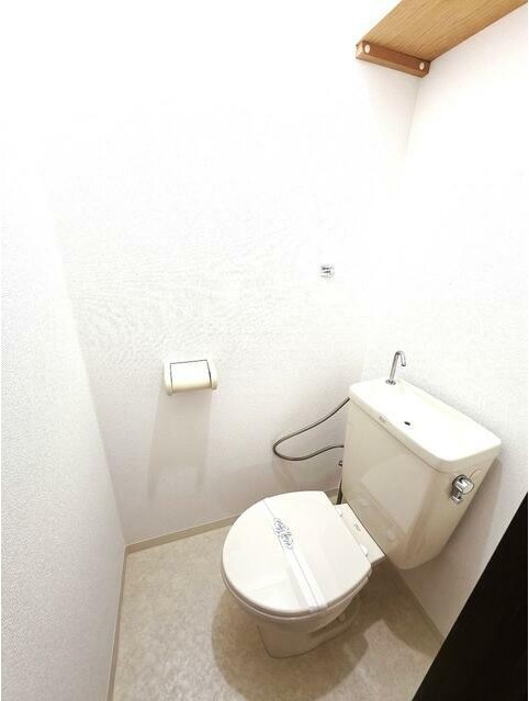 トイレ　落ち着いた色調のトイレです♪