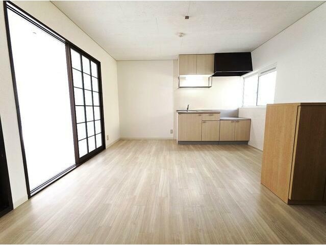 居室・リビング　使いやすい形の為、レイアウトを楽しめます♪